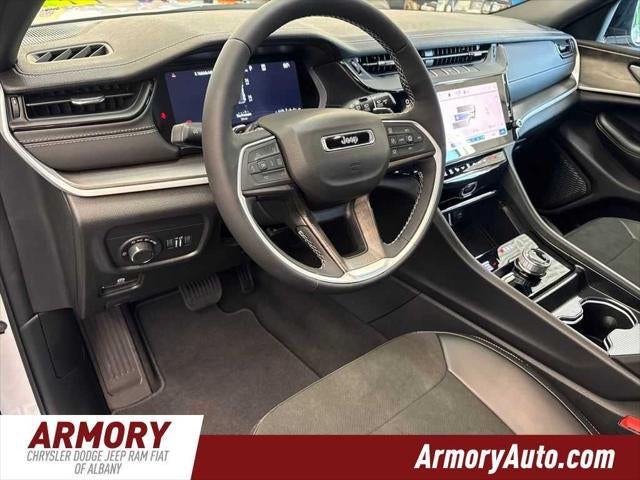 2026 Jeep Grand Cherokee Laredo Altitude