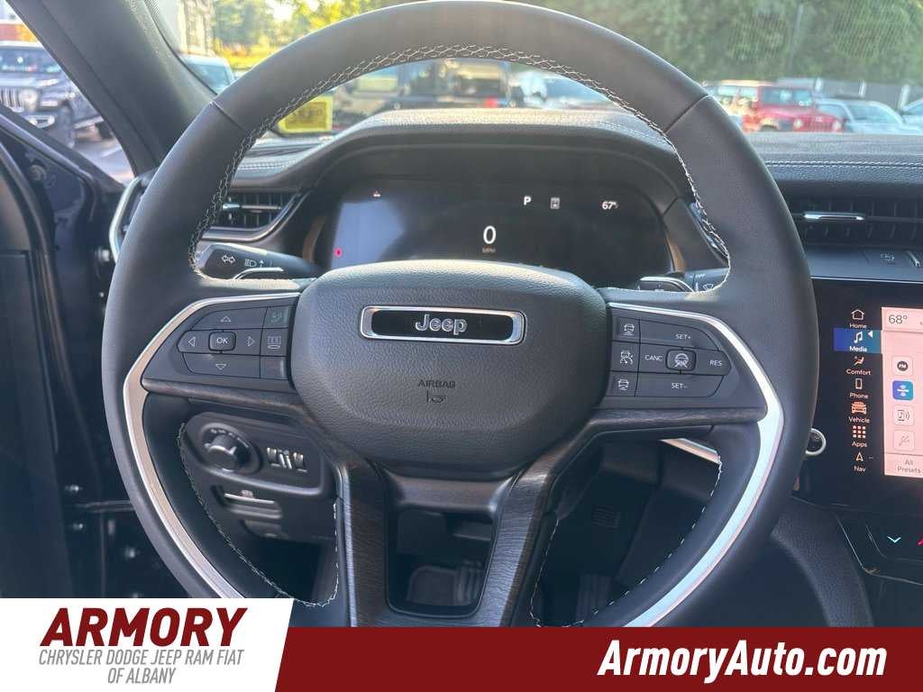 2027 Jeep Grand Cherokee Laredo Altitude