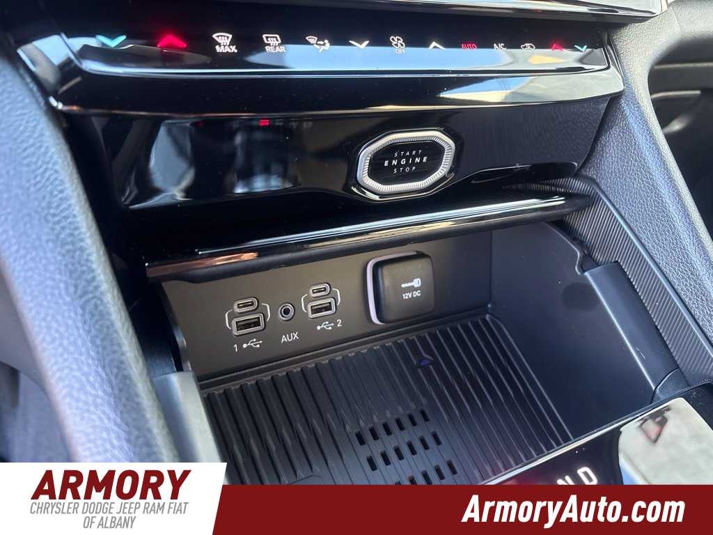 2027 Jeep Grand Cherokee Laredo Altitude