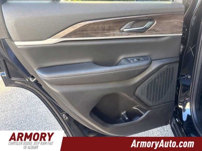2027 Jeep Grand Cherokee Laredo Altitude