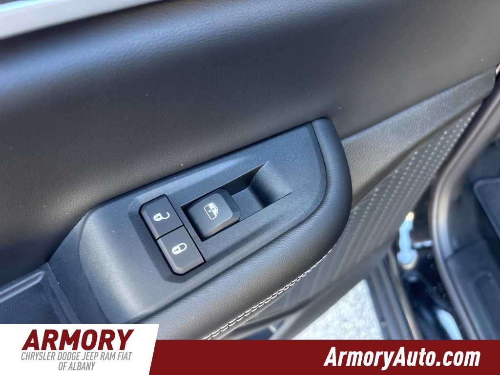 2027 Jeep Grand Cherokee Laredo Altitude