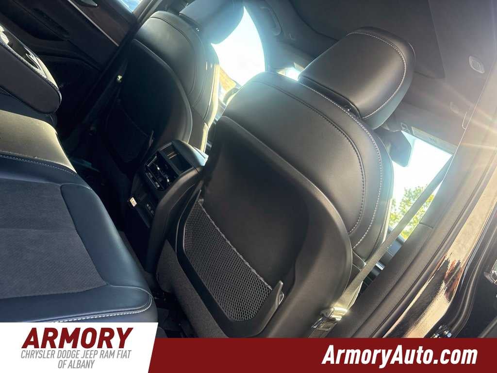 2027 Jeep Grand Cherokee Laredo Altitude
