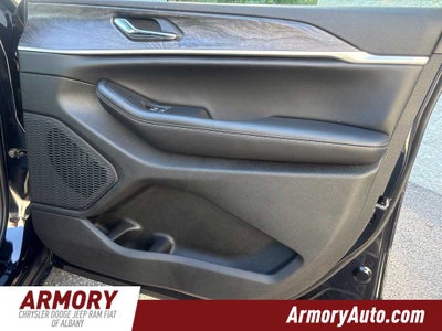 2027 Jeep Grand Cherokee Laredo Altitude