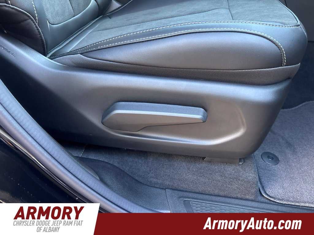 2027 Jeep Grand Cherokee Laredo Altitude