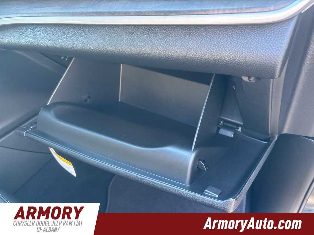 2027 Jeep Grand Cherokee Laredo Altitude