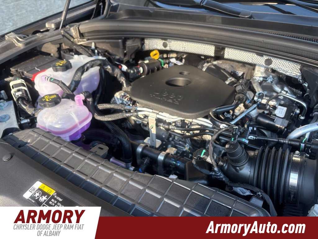 2027 Jeep Grand Cherokee Laredo Altitude