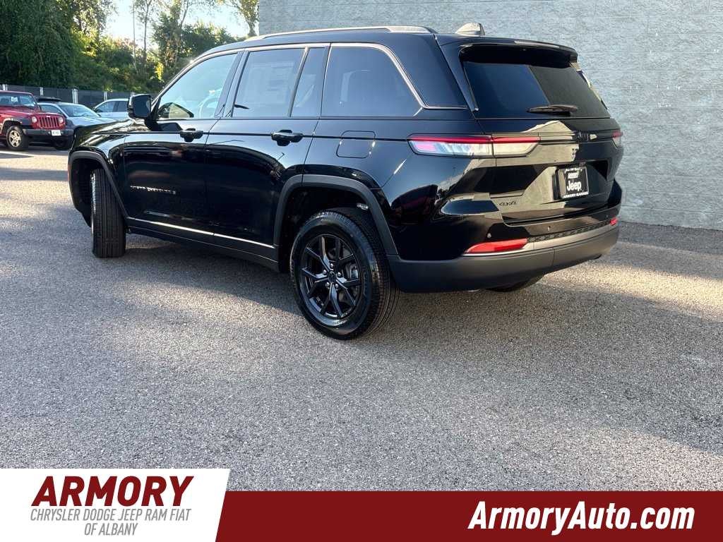 2027 Jeep Grand Cherokee Laredo Altitude