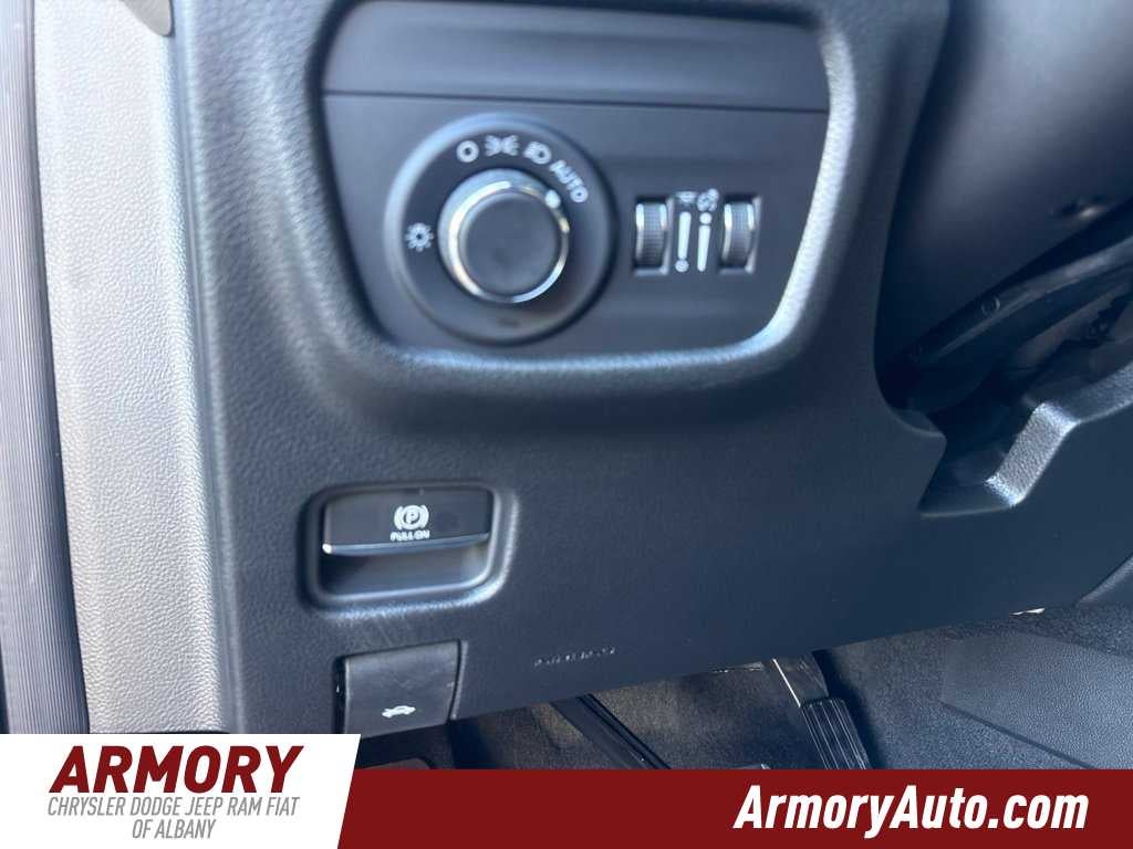 2027 Jeep Grand Cherokee Laredo Altitude