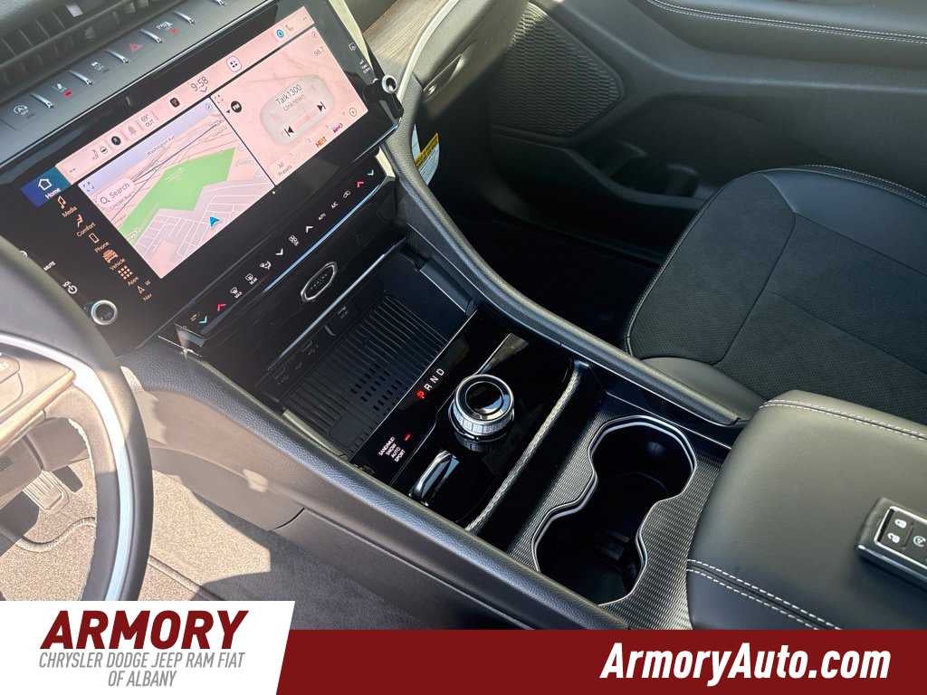2027 Jeep Grand Cherokee Laredo Altitude