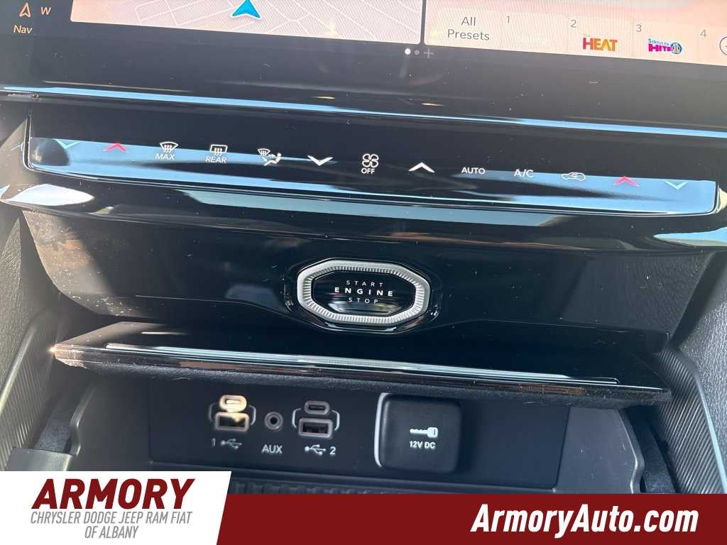 2027 Jeep Grand Cherokee Laredo Altitude