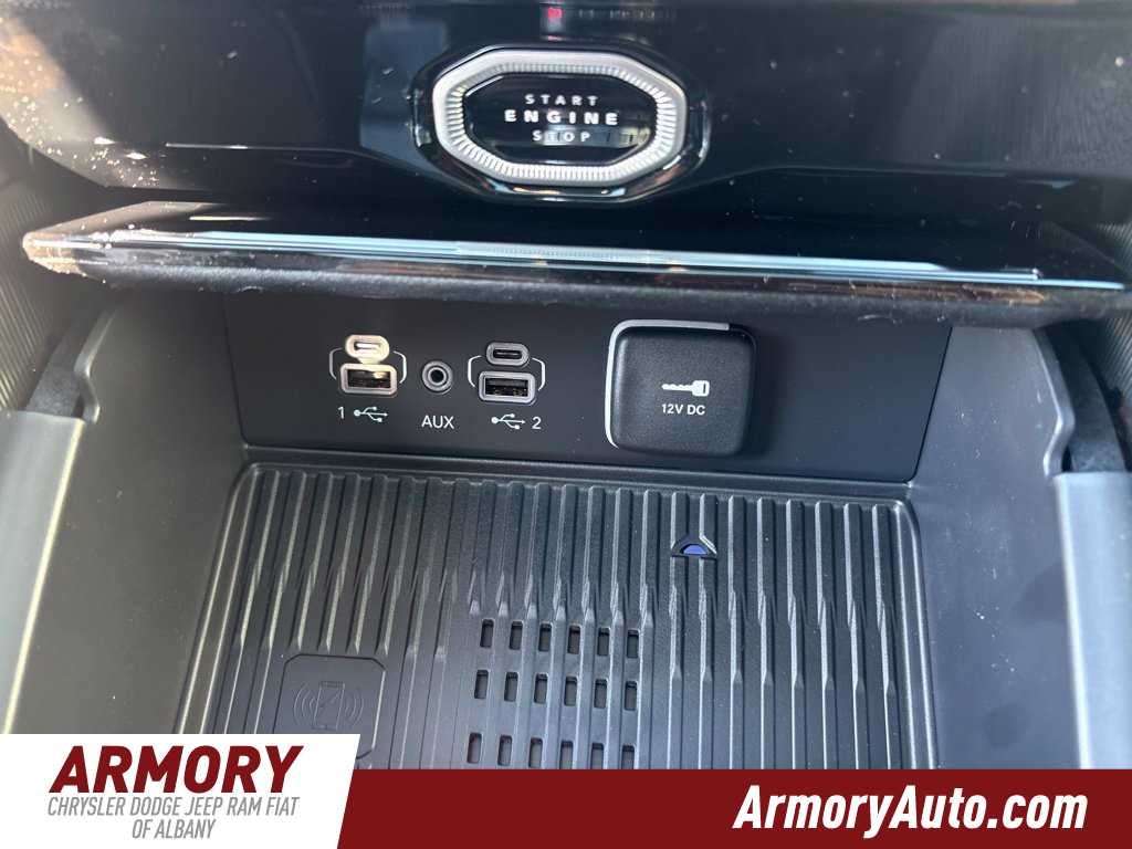 2027 Jeep Grand Cherokee Laredo Altitude