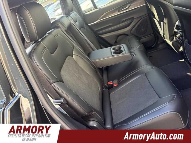 2027 Jeep Grand Cherokee Laredo Altitude