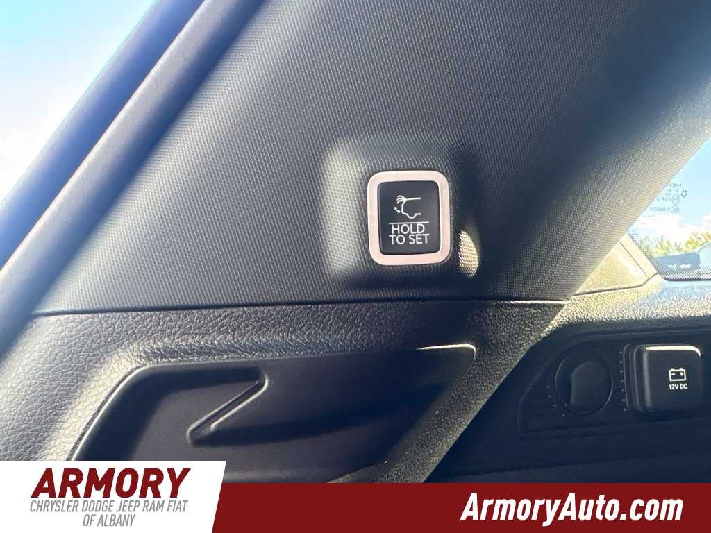 2027 Jeep Grand Cherokee Laredo Altitude