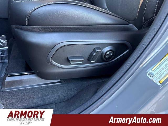 2027 Jeep Grand Cherokee Laredo Altitude