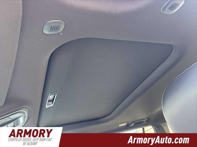 2027 Jeep Grand Cherokee Laredo Altitude