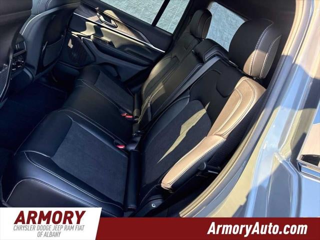 2027 Jeep Grand Cherokee Laredo Altitude