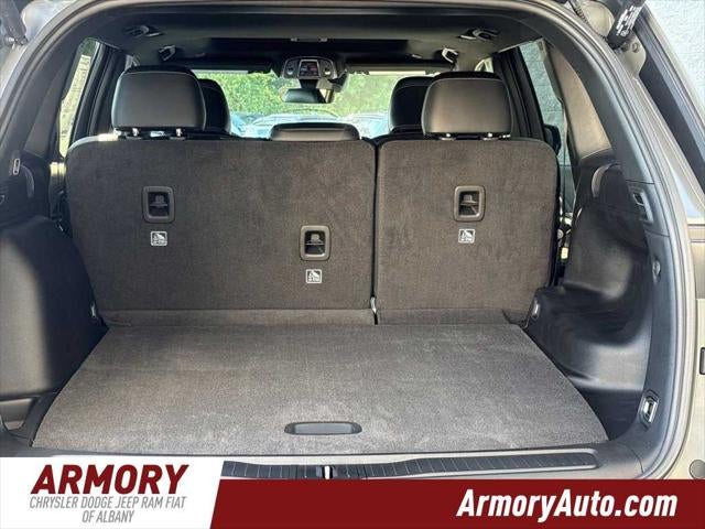 2027 Jeep Grand Cherokee Laredo Altitude