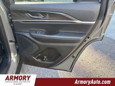 2027 Jeep Grand Cherokee Laredo Altitude