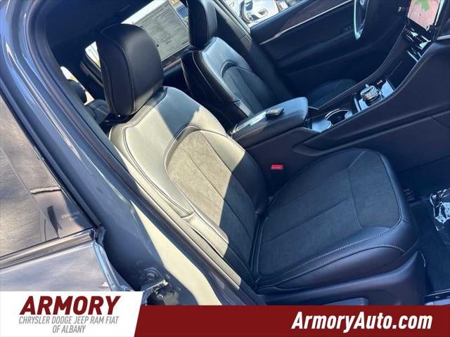2027 Jeep Grand Cherokee Laredo Altitude