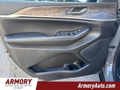 2027 Jeep Grand Cherokee Laredo Altitude