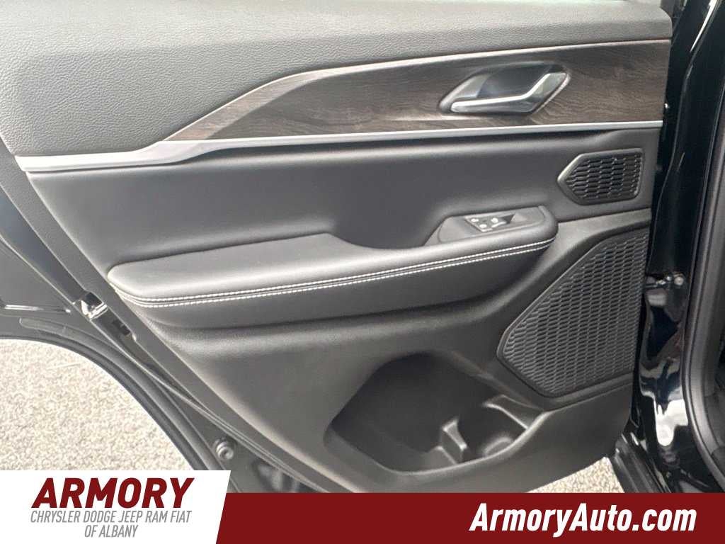 2027 Jeep Grand Cherokee Limited