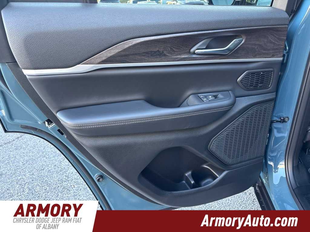2027 Jeep Grand Cherokee Limited