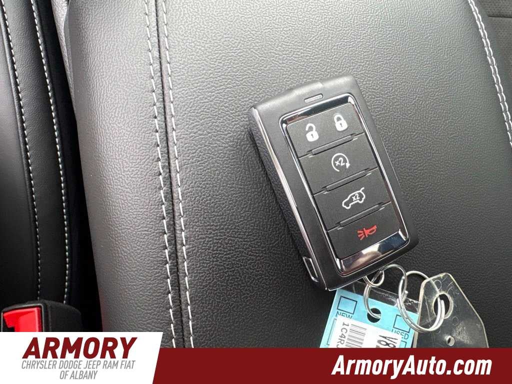 2027 Jeep Grand Cherokee L Laredo Altitude