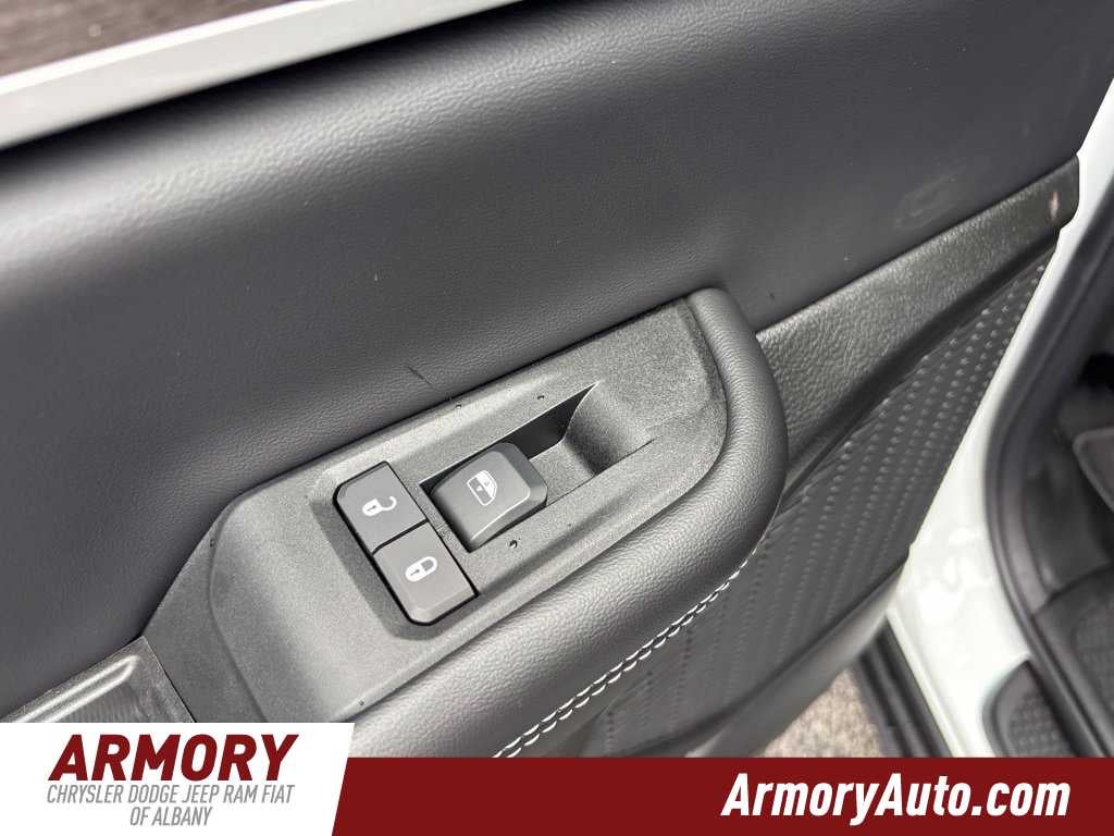 2027 Jeep Grand Cherokee L Laredo Altitude