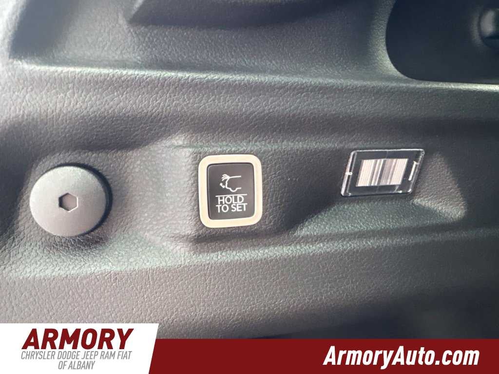 2027 Jeep Grand Cherokee L Laredo Altitude
