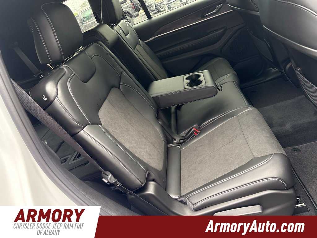 2027 Jeep Grand Cherokee L Laredo Altitude