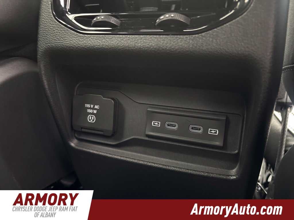 2027 Jeep Grand Cherokee L Laredo Altitude