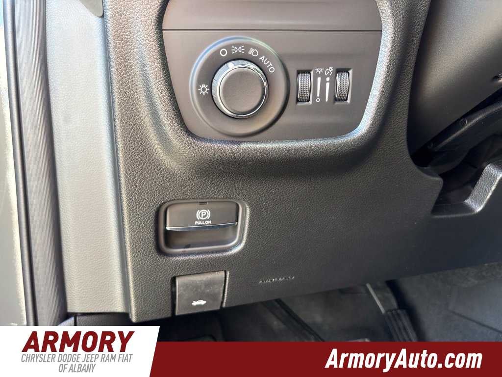 2027 Jeep Grand Cherokee L Laredo Altitude