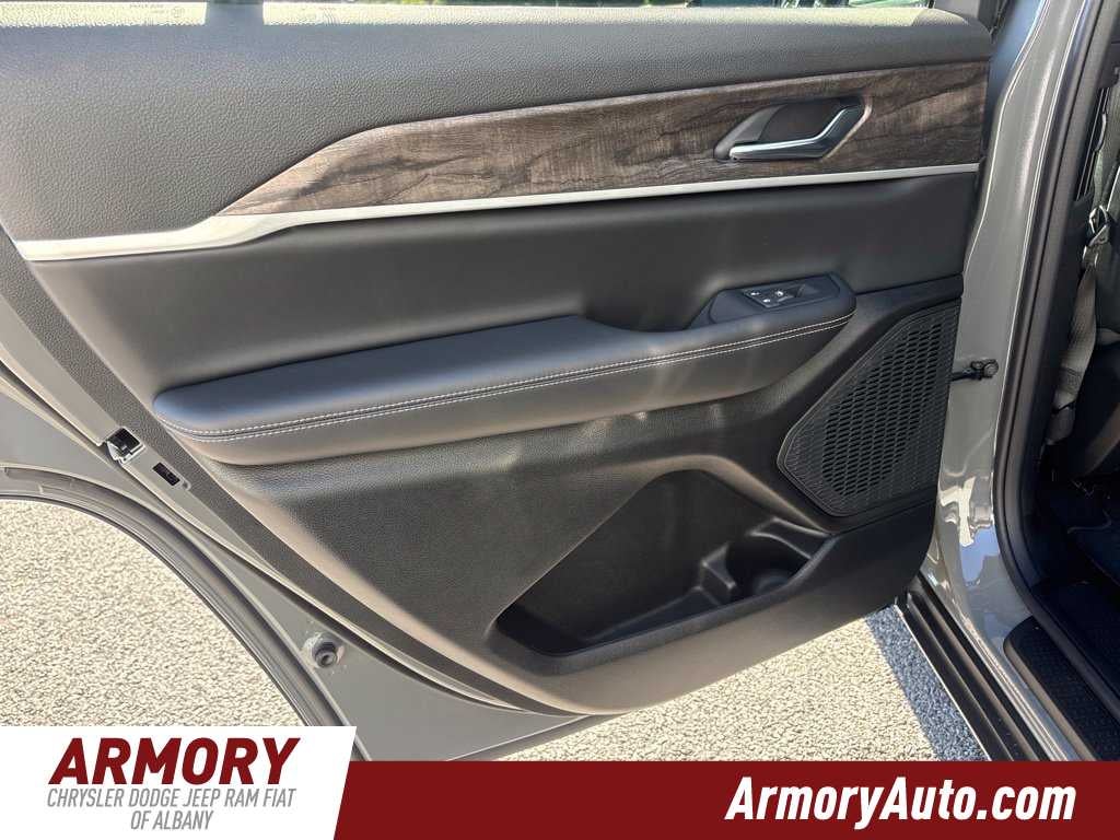 2027 Jeep Grand Cherokee L Laredo Altitude