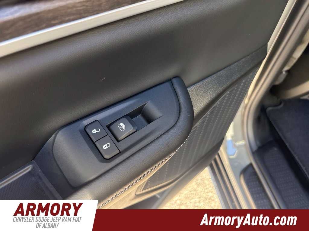 2027 Jeep Grand Cherokee L Laredo Altitude