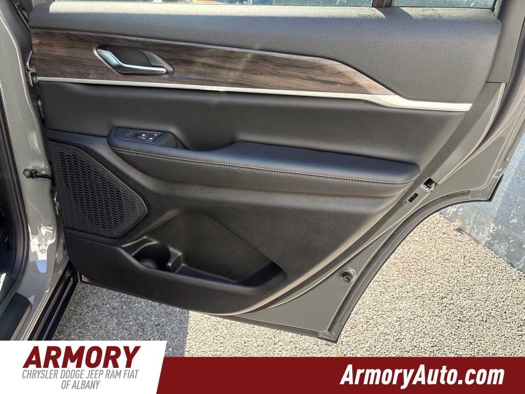 2027 Jeep Grand Cherokee L Laredo Altitude