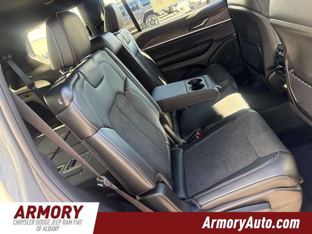 2027 Jeep Grand Cherokee L Laredo Altitude