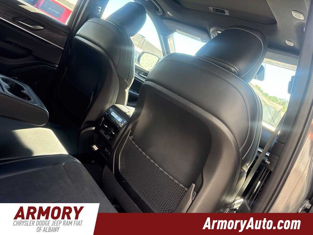2027 Jeep Grand Cherokee L Laredo Altitude