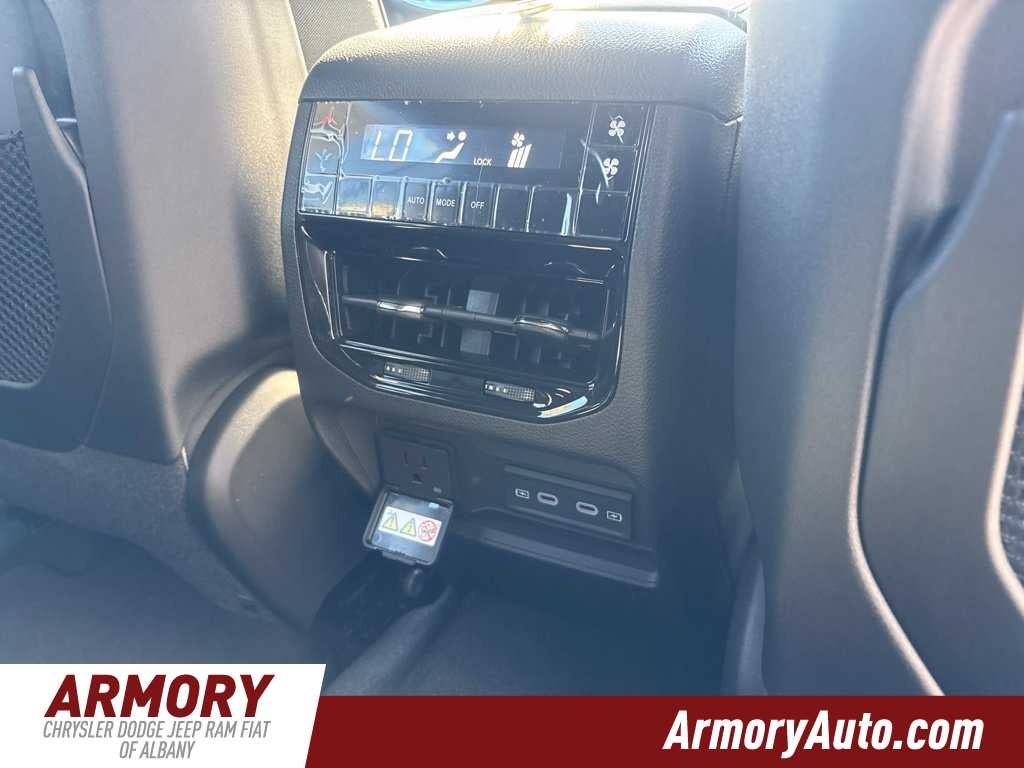 2027 Jeep Grand Cherokee L Laredo Altitude