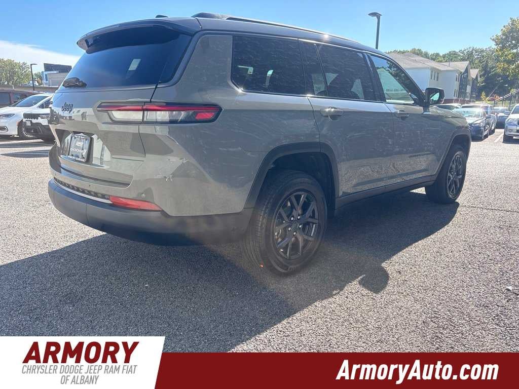 2027 Jeep Grand Cherokee L Laredo Altitude