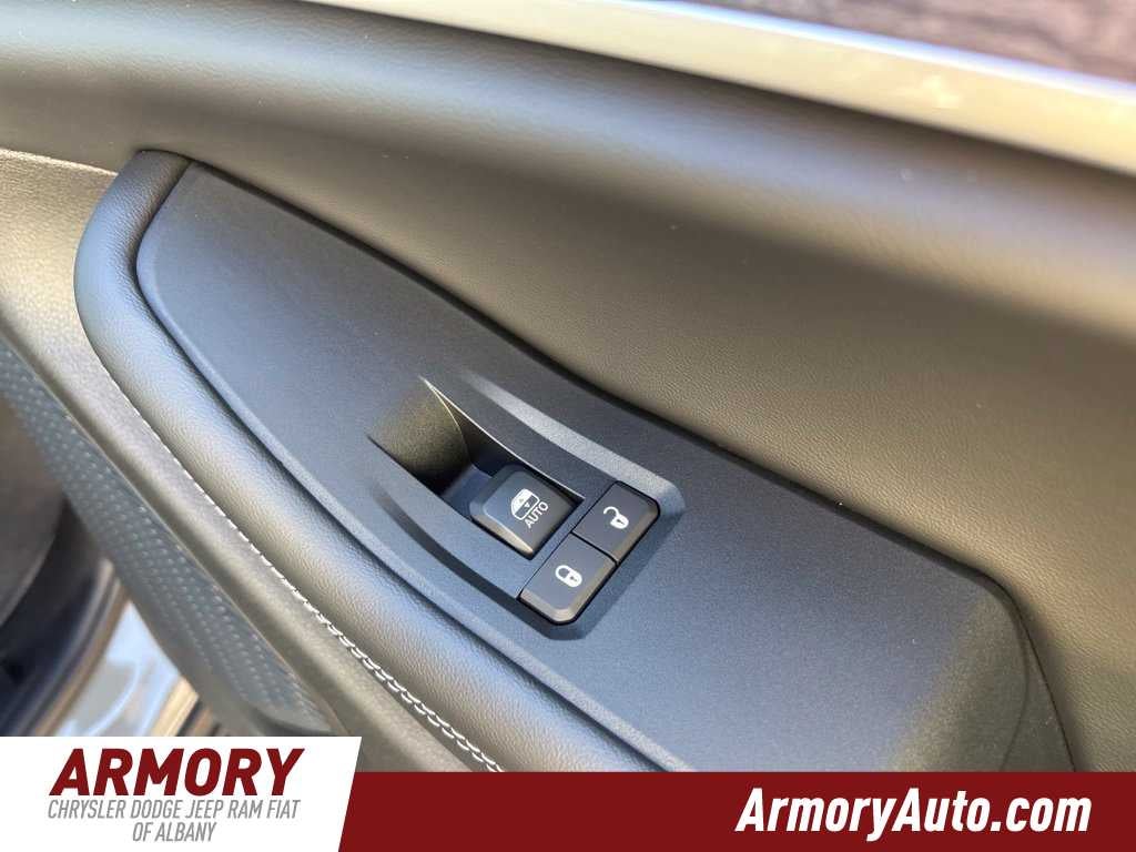 2027 Jeep Grand Cherokee L Laredo Altitude