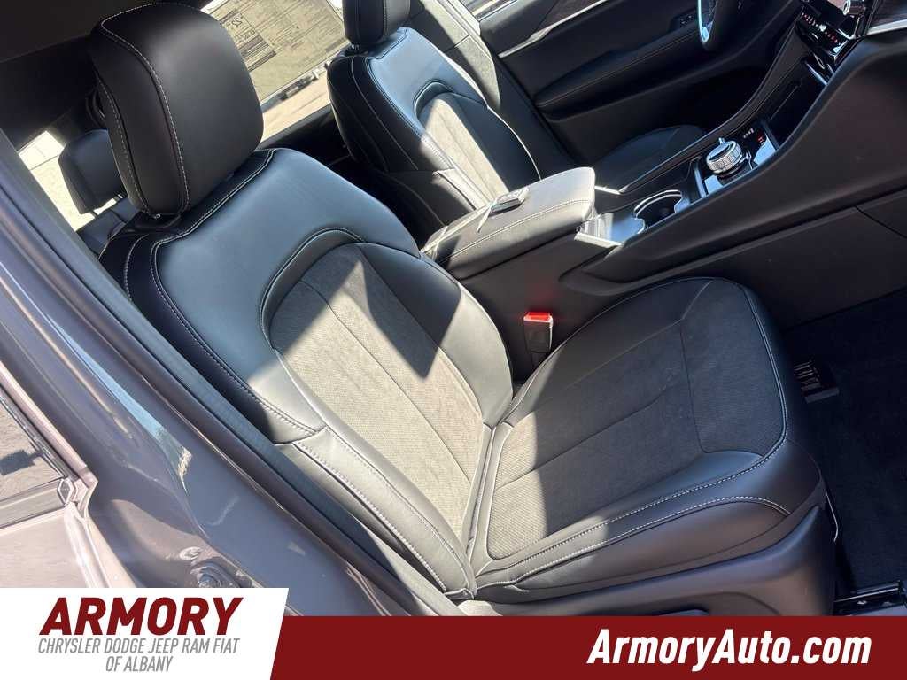 2027 Jeep Grand Cherokee L Laredo Altitude