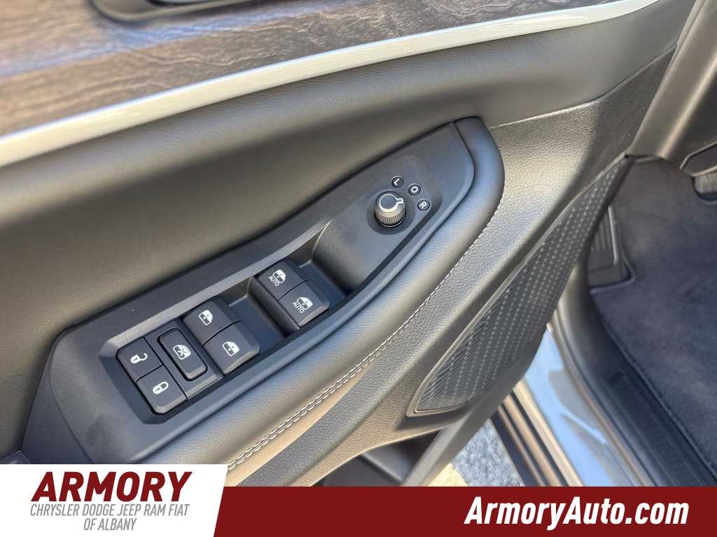 2027 Jeep Grand Cherokee L Laredo Altitude