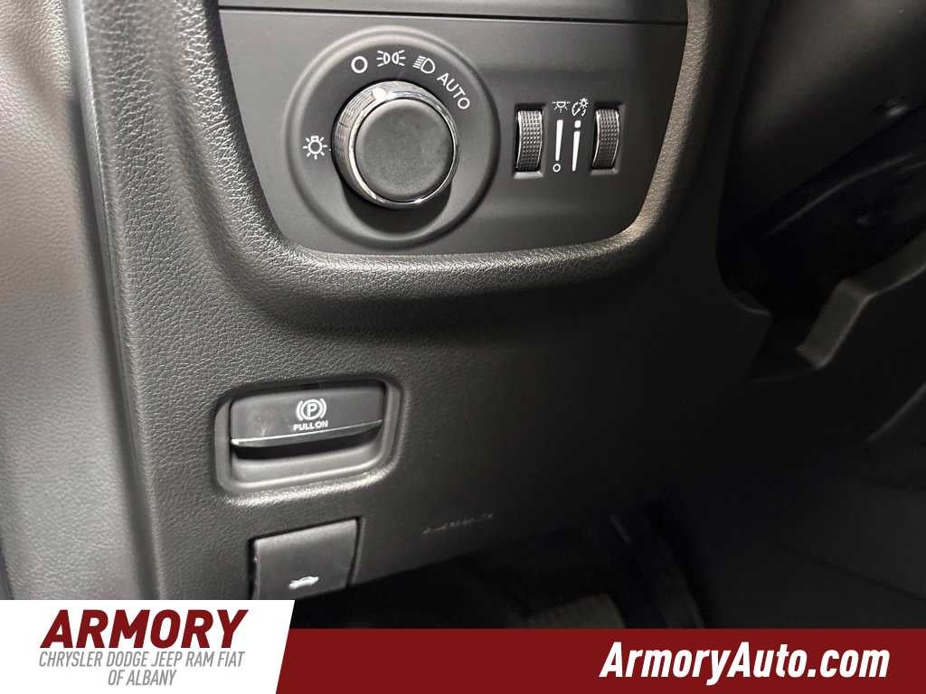2027 Jeep Grand Cherokee Laredo Altitude