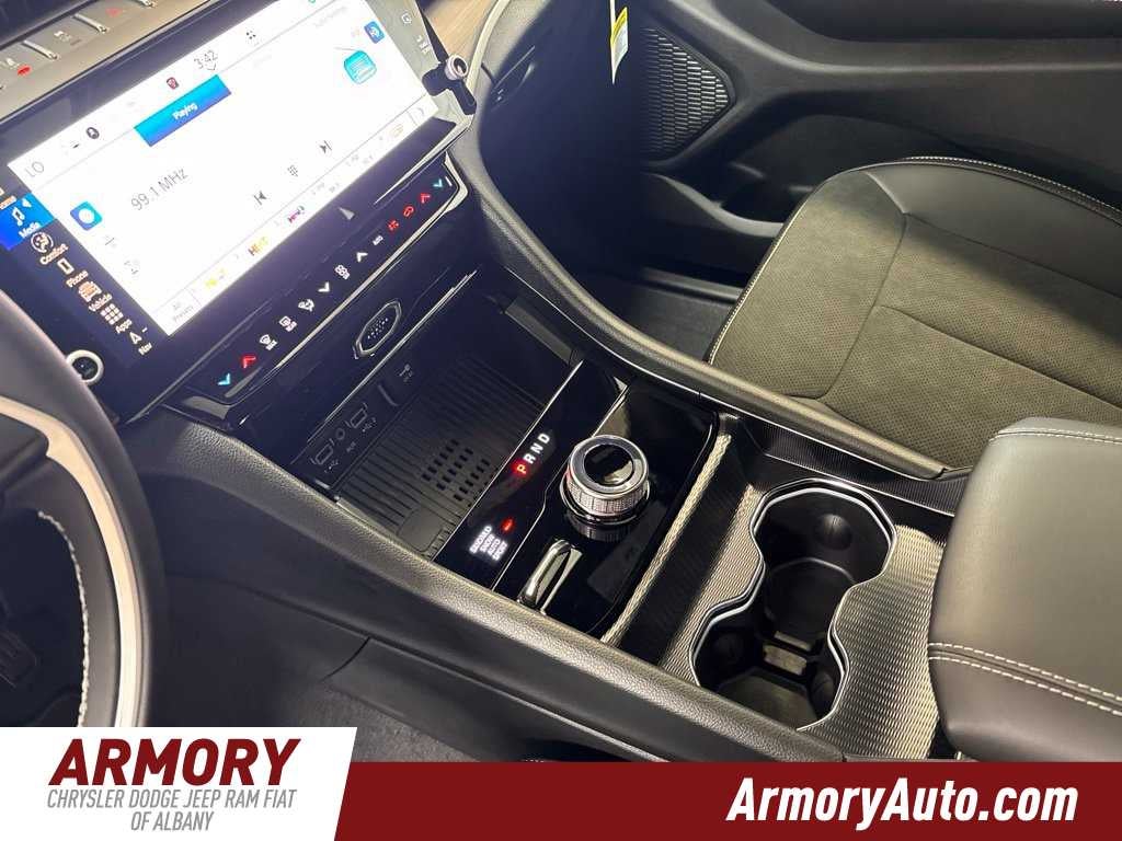 2027 Jeep Grand Cherokee Laredo Altitude