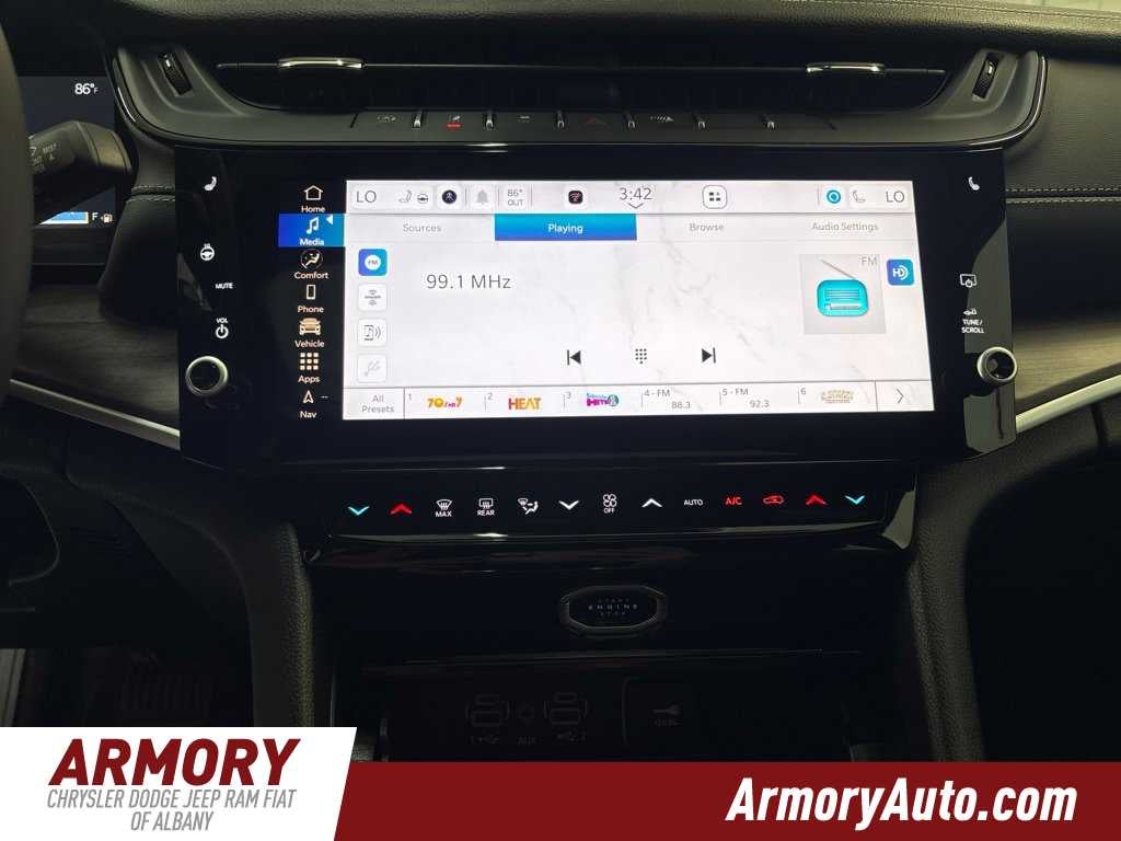 2027 Jeep Grand Cherokee Laredo Altitude