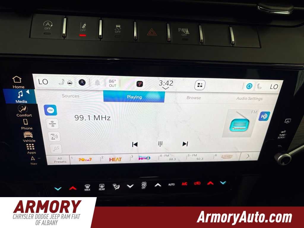 2027 Jeep Grand Cherokee Laredo Altitude