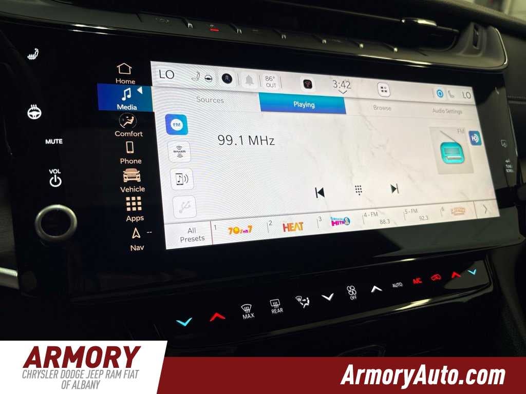 2027 Jeep Grand Cherokee Laredo Altitude