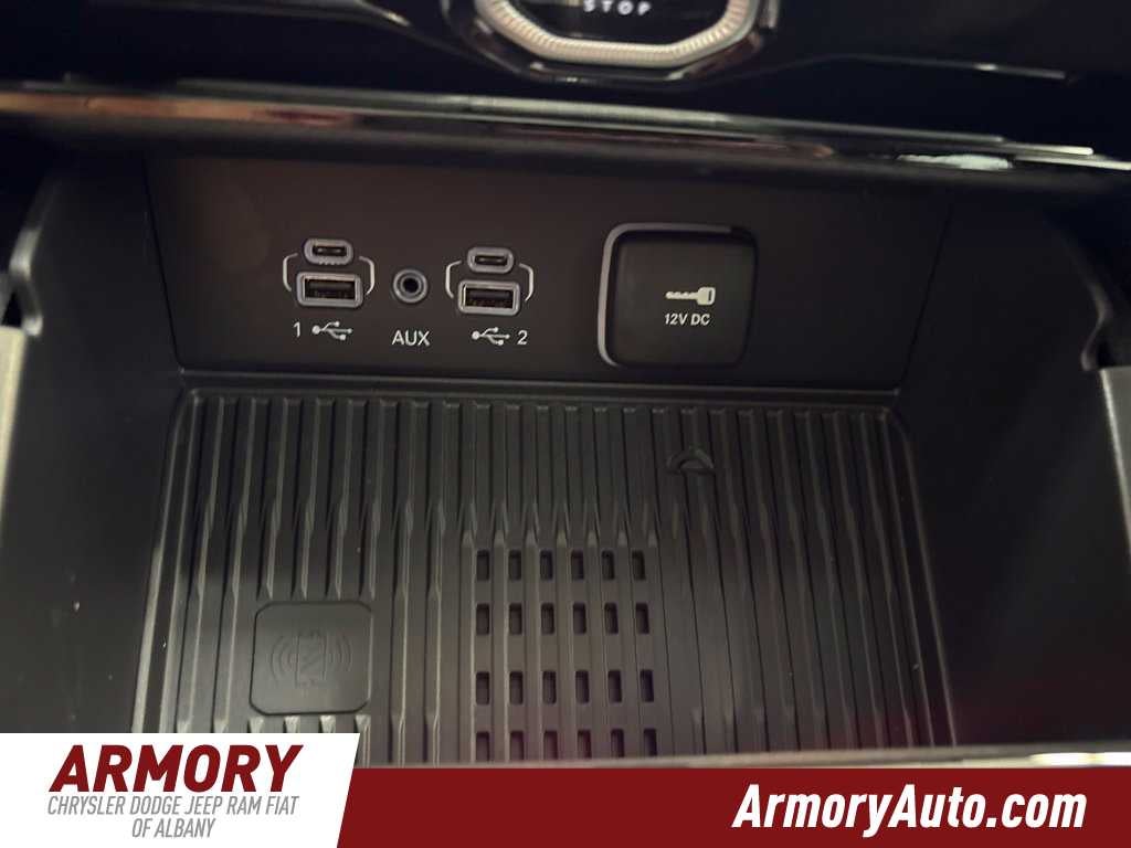 2027 Jeep Grand Cherokee Laredo Altitude