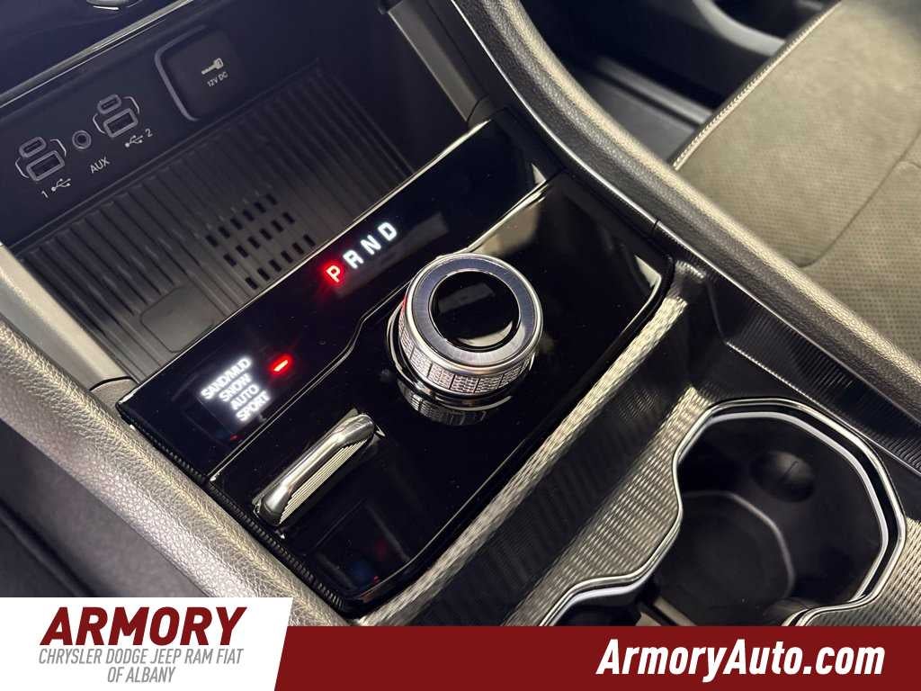 2027 Jeep Grand Cherokee Laredo Altitude