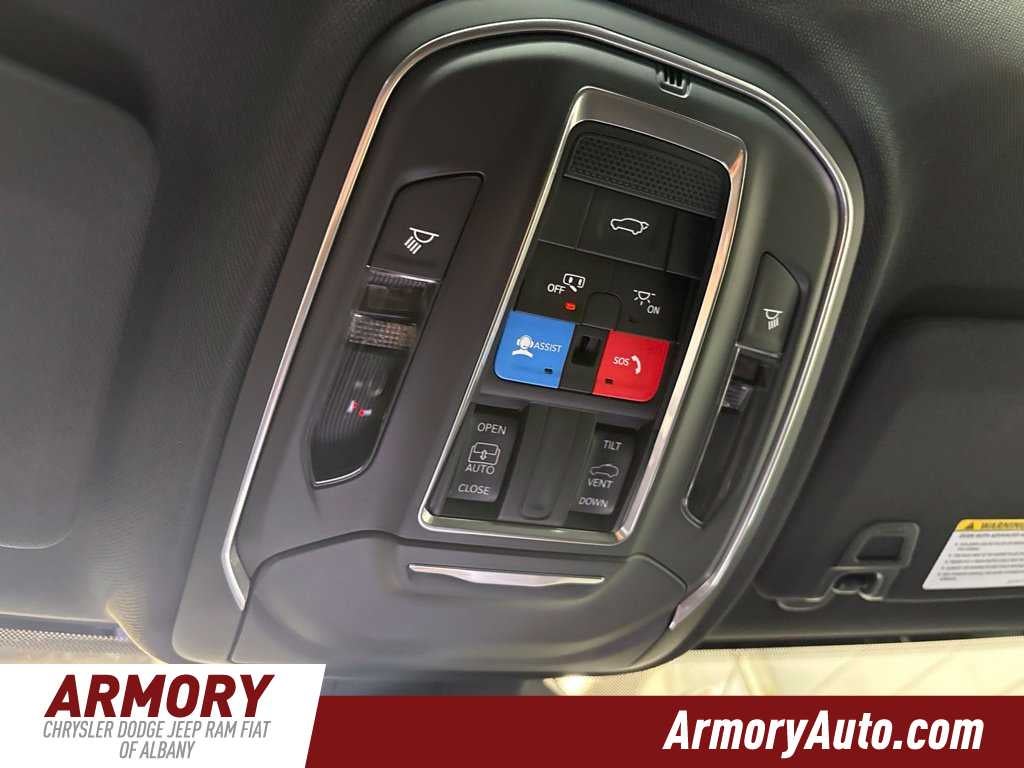 2027 Jeep Grand Cherokee Laredo Altitude